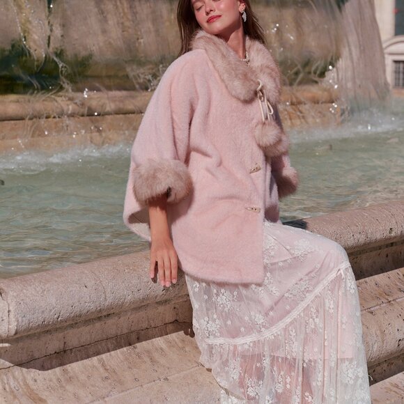 Blush Faux Fur Collar Statement Cape - Picture 3 of 5